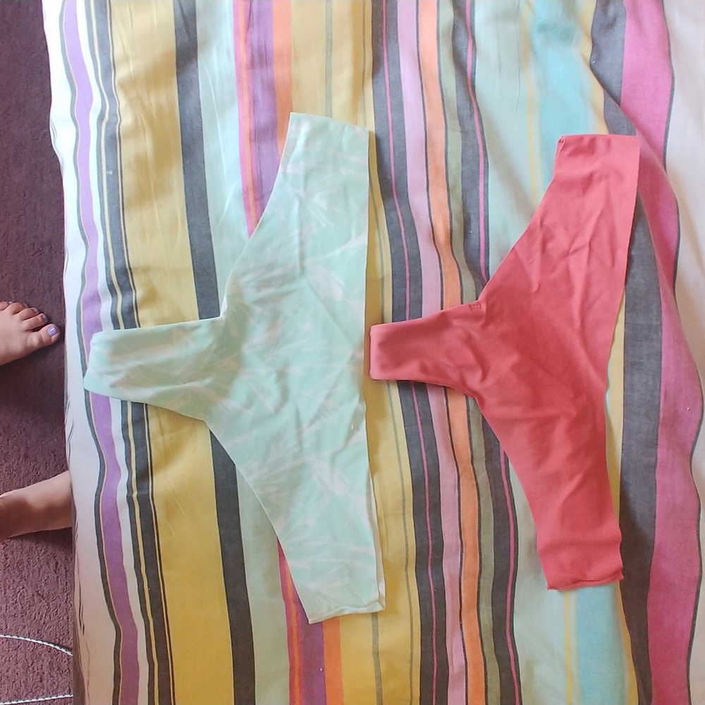 2 pairs of seamless thong underwear